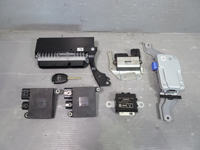 ハイエース CBA-TRH219W コンピューターセット 平成27年 ワイドボディ 4WD AT車 1kurudepa拍卖