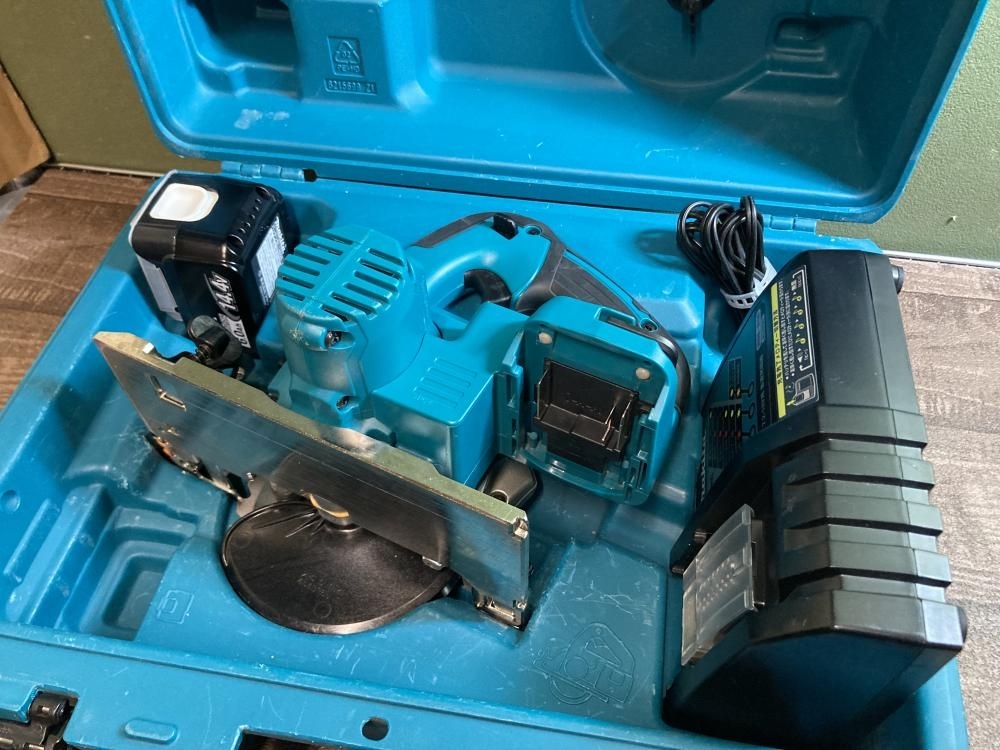 020♪ジャンク品・即決価格♪マキタ 125mm充電式マルノコ HS470DRG 1回 深さ調整×拍卖