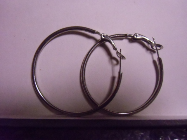 ☆ファッション ピアス 直径 4.5cmの輪 シルバー色 新品未使用☆拍卖
