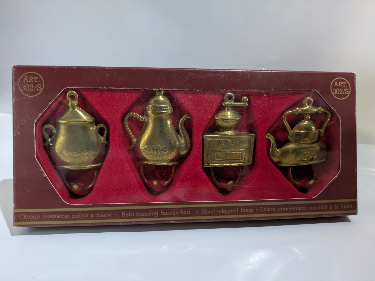 長期保管品 イタリア製 キッチン 用 真鍮 吊り下げ フック 4個 ポット ケトル ミル 可愛い おしゃれ 台所 Hand cleaned brass MadeInItaly拍卖