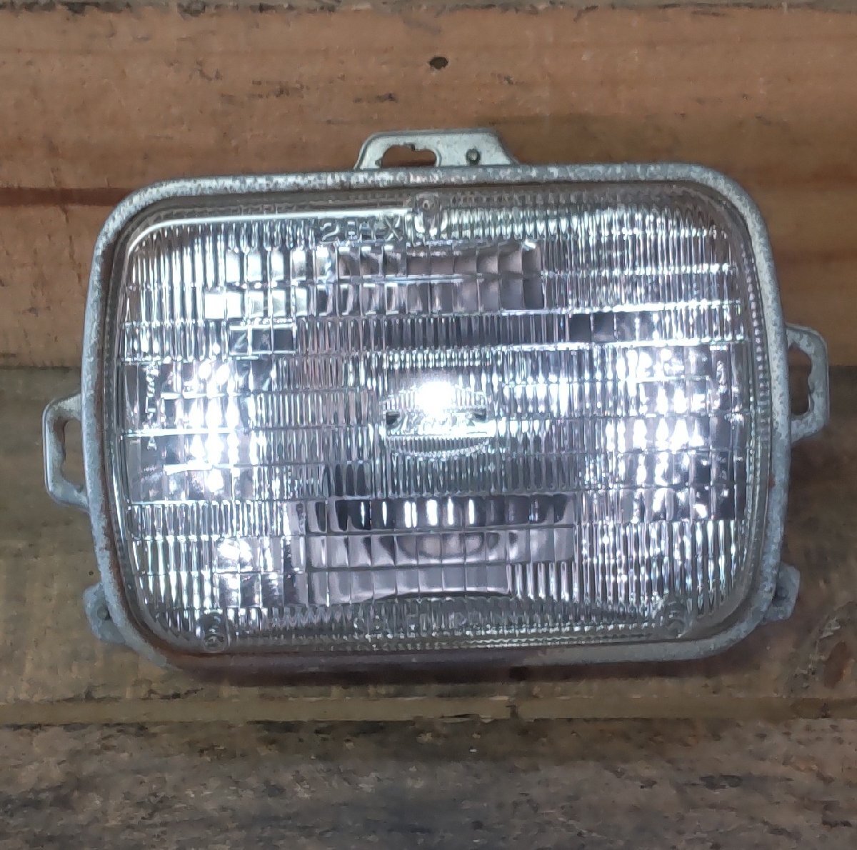 右 ヘッドライト 三菱 ミニキャブ U42T H9/1 W74 6759 0103 KoiTo 6052 MR162619 中古 17005311拍卖