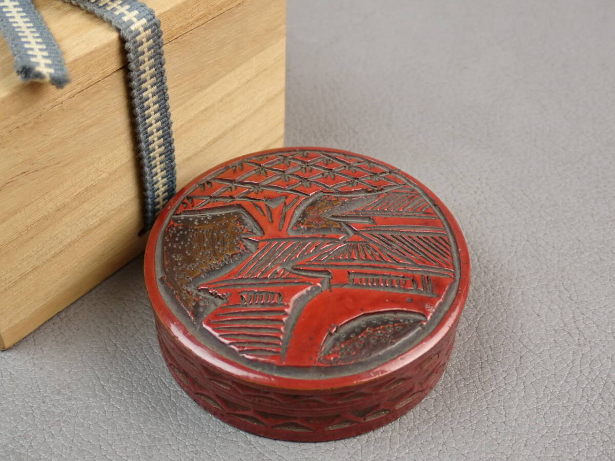 【骨董・茶道具】★古い 漆塗★★堆朱楼閣山水文香合 gn077ub22 中国古玩 古渡拍卖