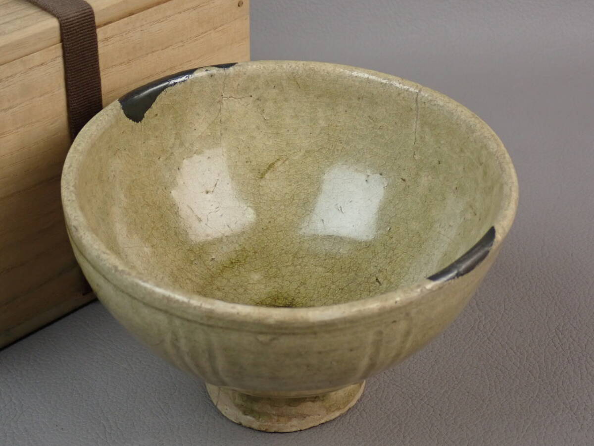 【骨董・茶道具】★古い 瀬戸焼 古瀬戸★★灰釉鎬文茶碗 gn046xb 美濃焼 古美濃拍卖