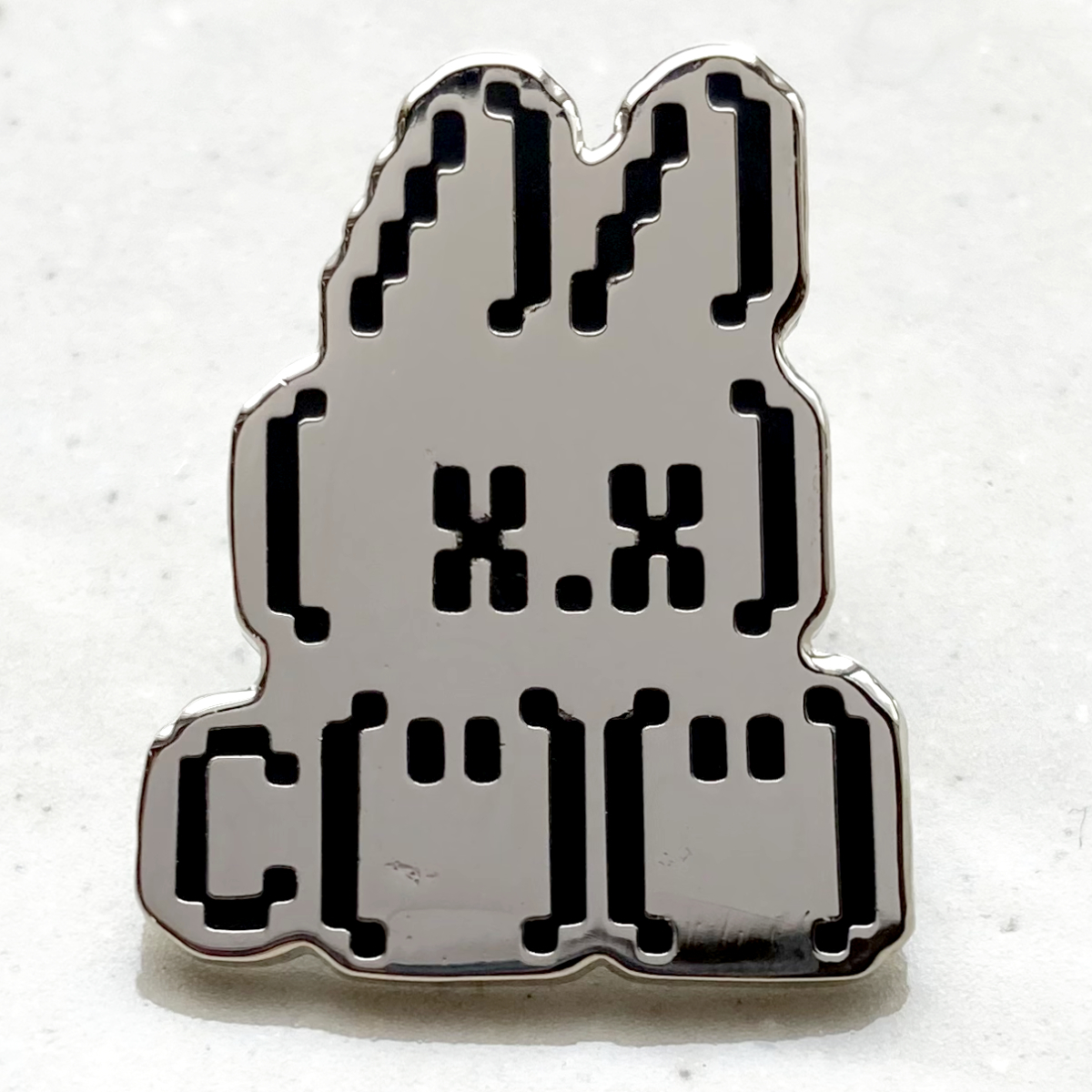 バツ目のウサギ めまい兎 ラビット 顔文字 もうダメ かわいい◆ピンバッジ ピンズ バッチ ブローチ◆動物 アスキーアート拍卖