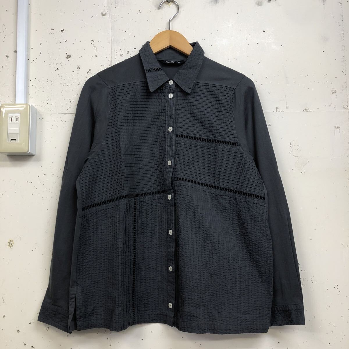 YACCOMARICARD ヤッコマリカルド ピンタック 長袖シャツ ブラウス ピンタック サイズ1 レディース チャコールグレー コットン 拍卖