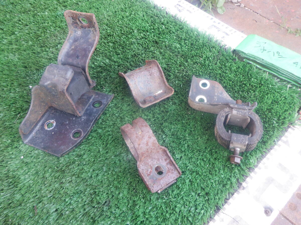 スカイライン ジャパン 2000GT 4ドア ④ マフラーブラケット ステー L20 C210 HGC210 GC211 C211拍卖