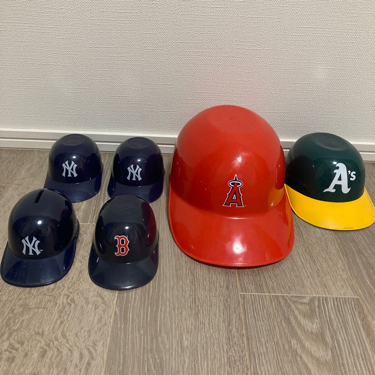 MLBヘルメットカップ5点ニューヨークヤンキース/ロサンゼルスエンゼルス/オークランドアスレチックス/ボストンレッドソックス NYY貯金箱1点拍卖