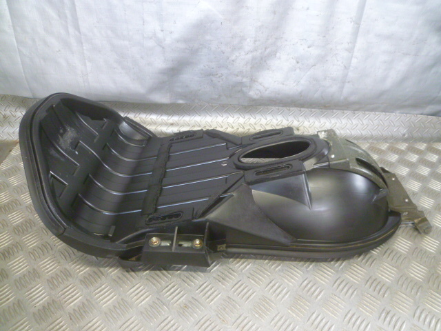 イ8.8  マジェスティ250  SG03J  純正  メットインカバー  ☆C.マジェ.フタ.蓋.ボックス拍卖