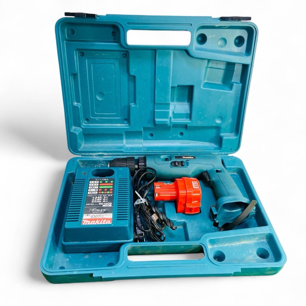 ★☆マキタ makita 充電式 震動ドライバドリル 8412D 振動 ドリルドライバー 12V ビット付 コードレス 電動工具 動作確認済み C☆★拍卖