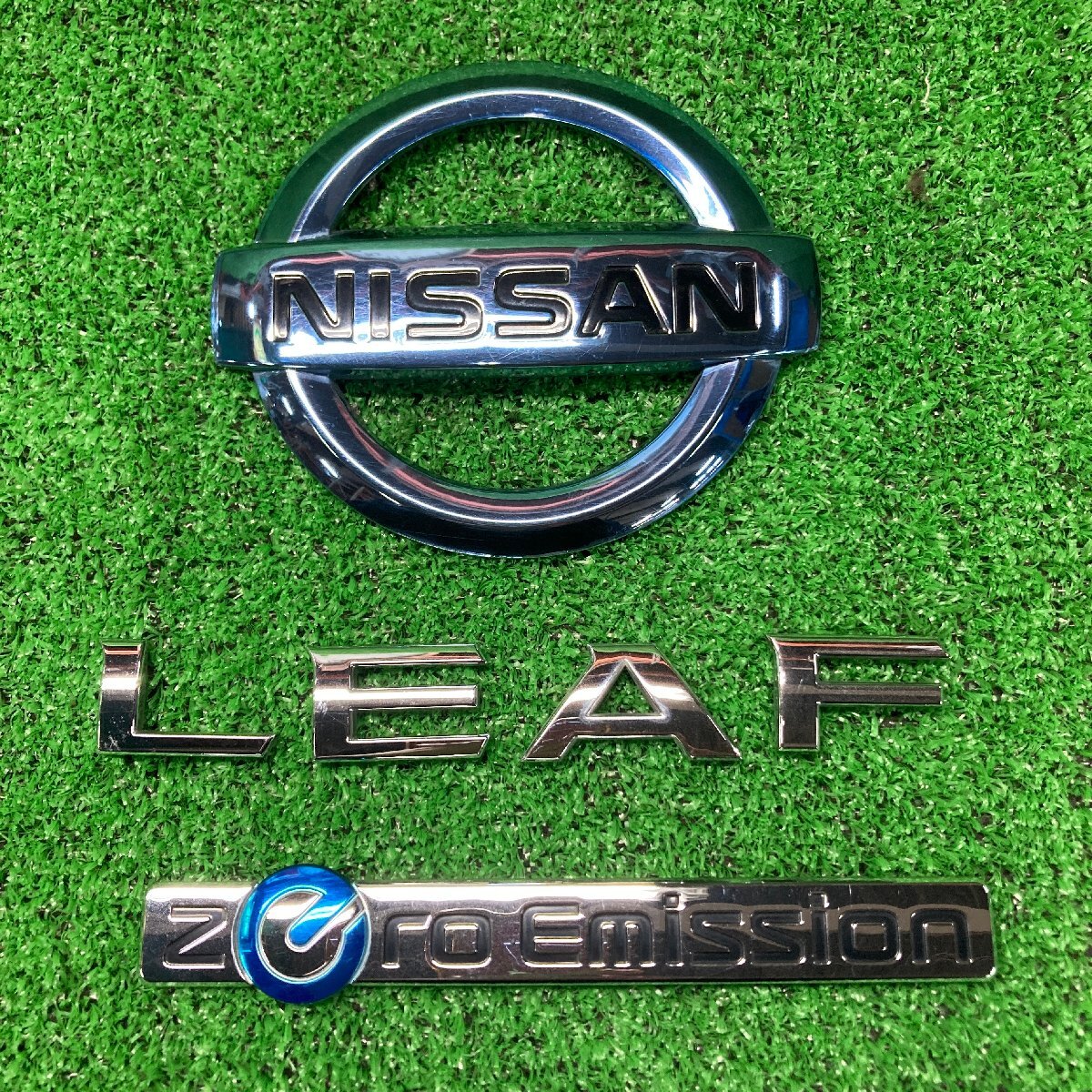 ♪♪リーフ AZE0 エンブレム② リアゲート用(W5568)♪♪拍卖