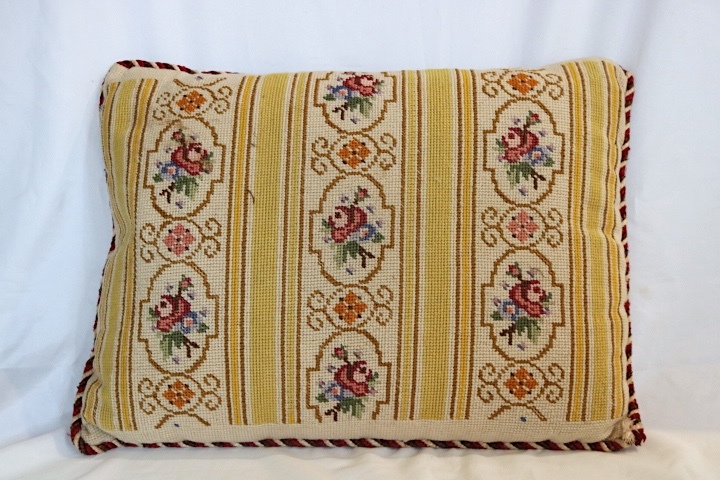 SPECIAL 60% OFF SALE !! ■ アンティーク、ニードルポイント刺繍のクッション ■拍卖