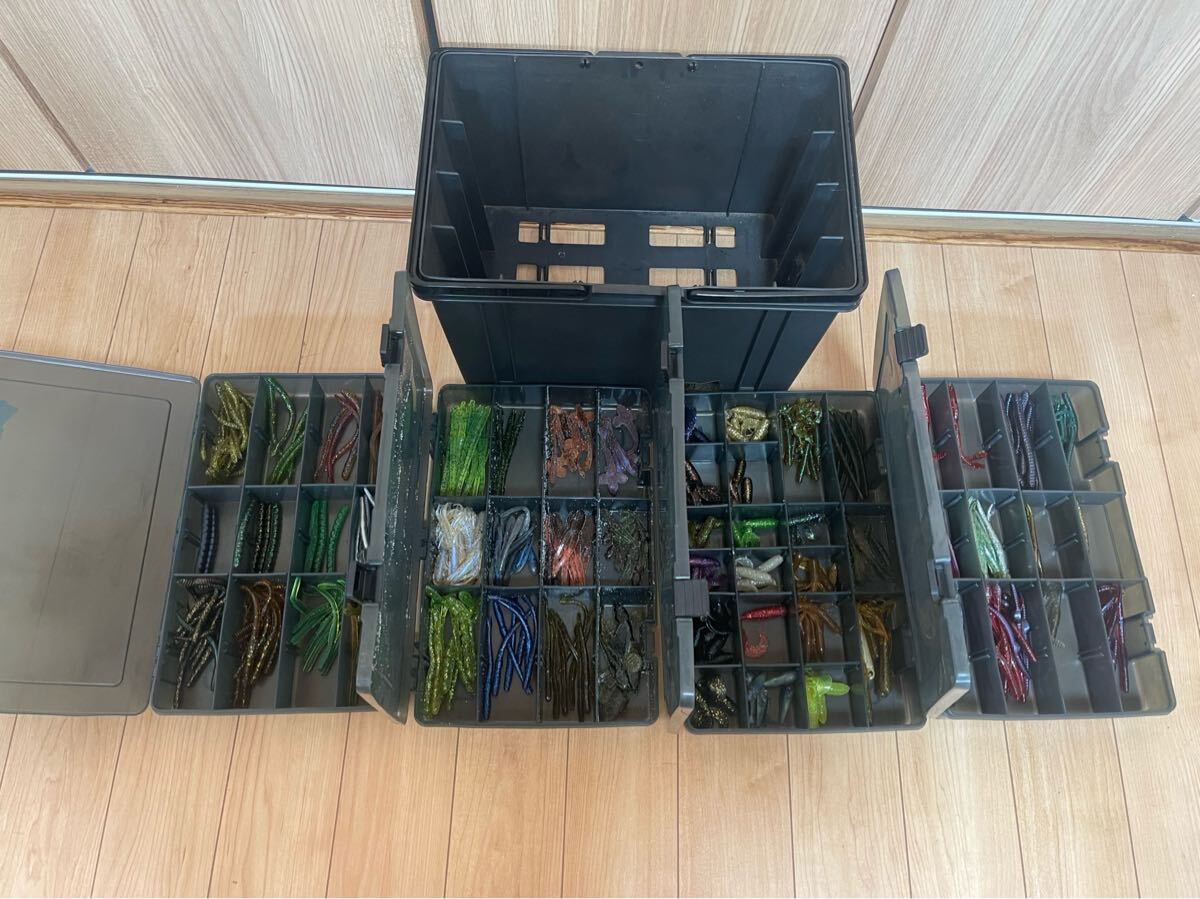 バス釣りワーム多数!・バスフィッシング 4BOX収納ボックス ブラック セット!拍卖