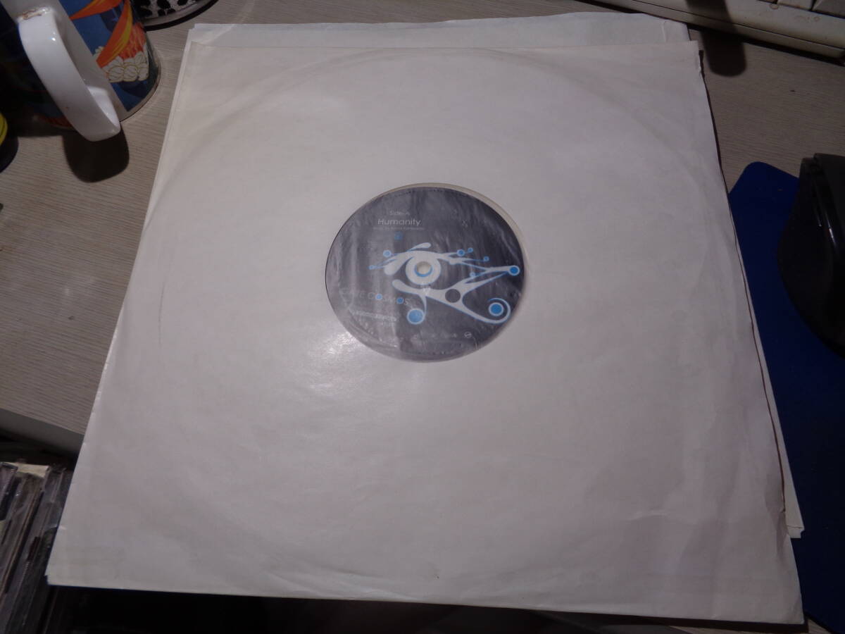 神山健太,KENTA KAMIYAMA/HUMANITY,COSMIC HOLIDAY(GAZE COSMOS 2016.11.15-12.4 TOKYO AZABUDAI ENATSU GALLERY)(VOYAGER RECORDS 12”拍卖