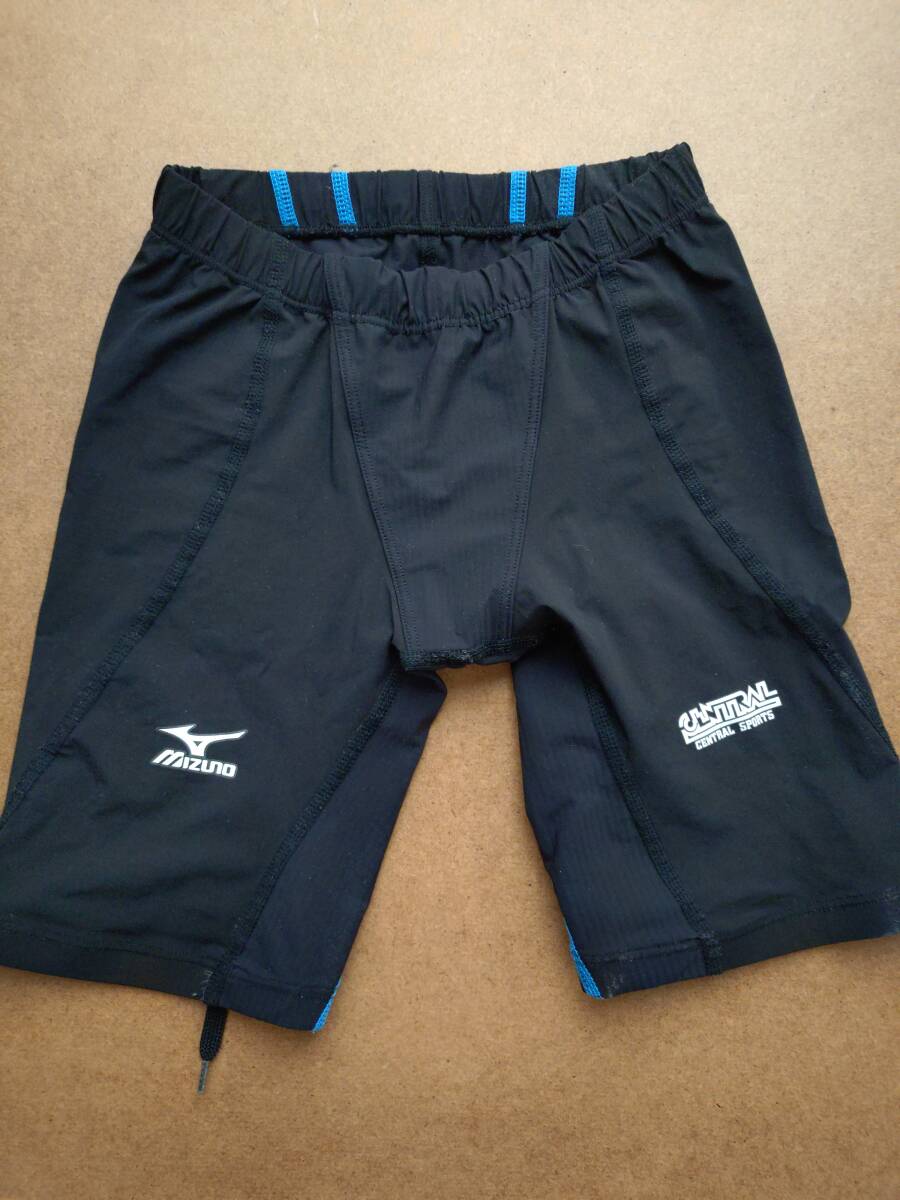 【中古美品】男児用競泳水着 ミズノ セントラルスポーツ仕様 サイズ140拍卖