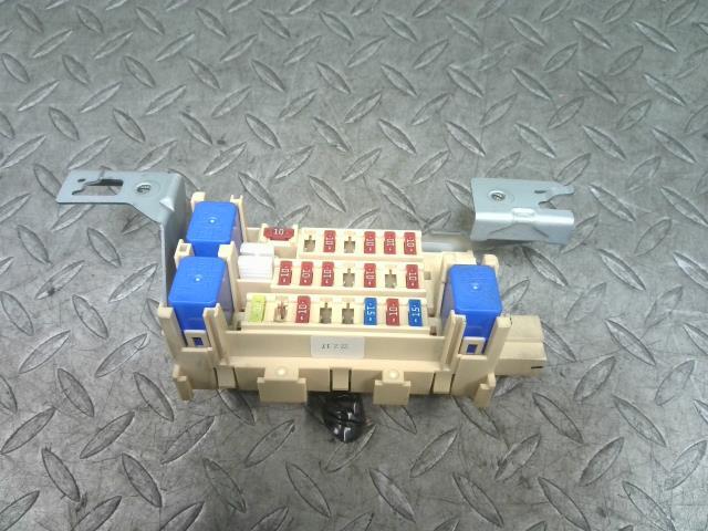 日産(NISSAN)※同梱不可※ジューク YF15 ヒューズボックス 品番 284B1-3DP4A 室内用 助手席足元 ハーネスカット付 BCMセット拍卖