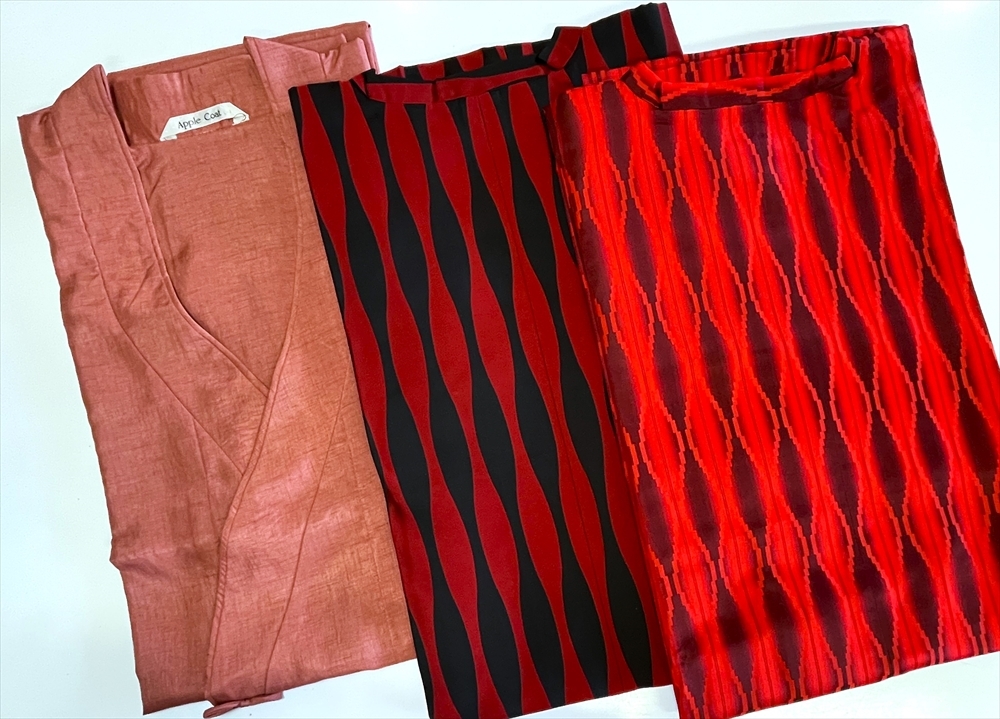 花とら●リサイクル雨コート 3枚まとめて 着用可能 リメイク 素材 赤黒 立涌 サーモンピンク 250813拍卖