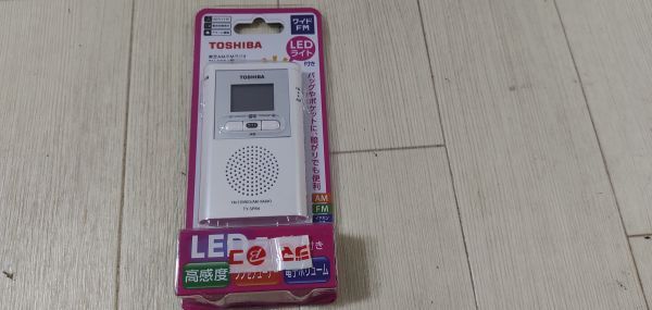 東芝 ポケットラジオ TY SPR4W AM FM LED ライト付 イヤホン付 ホワイト TY-SPR4-W #203MT拍卖