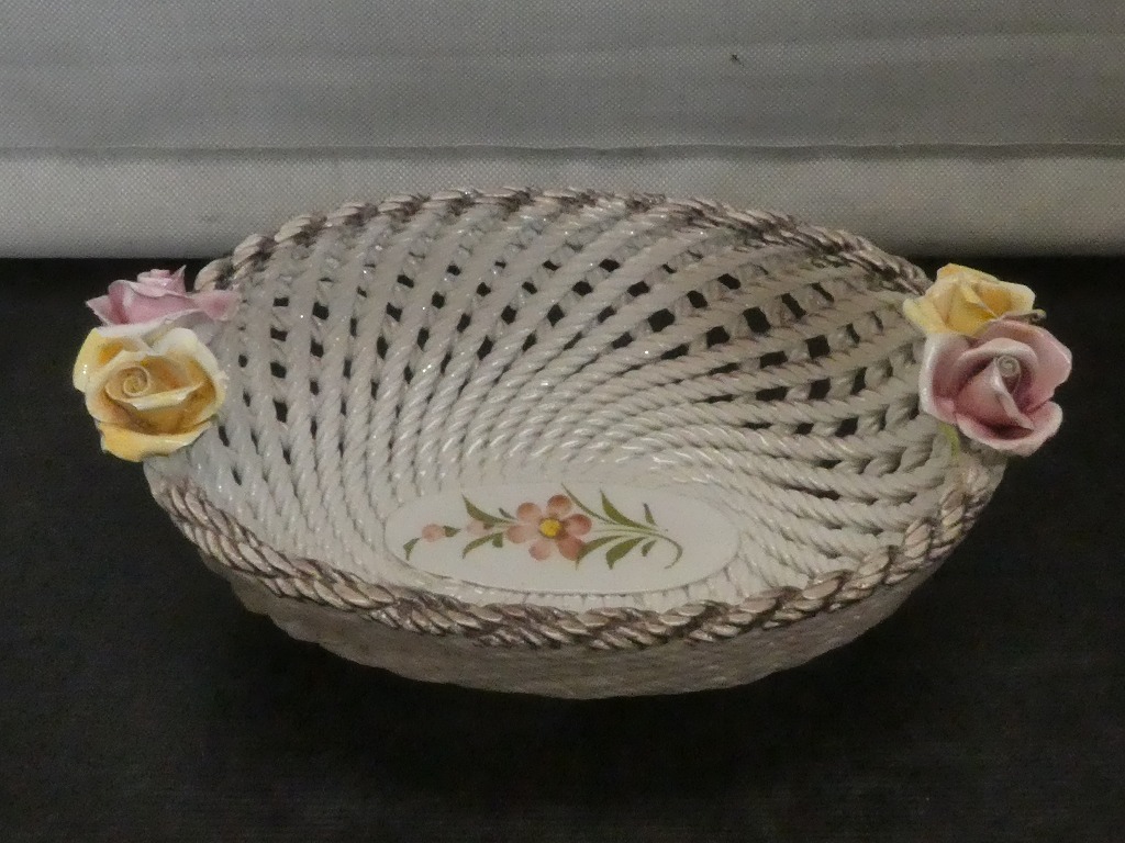 ●イタリア製 陶器 メッシュ フルーツバスケット 薔薇 籠 オブジェ 置物 インテリア●拍卖