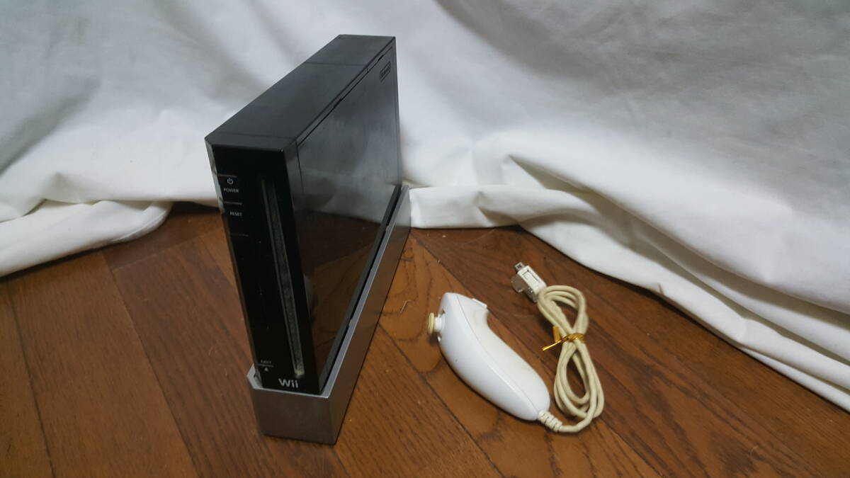 【おもちゃ】 Nintendo 任天堂 Wii RVL-001 ブラック 本体+台+コントローラー1個 動作未確認拍卖