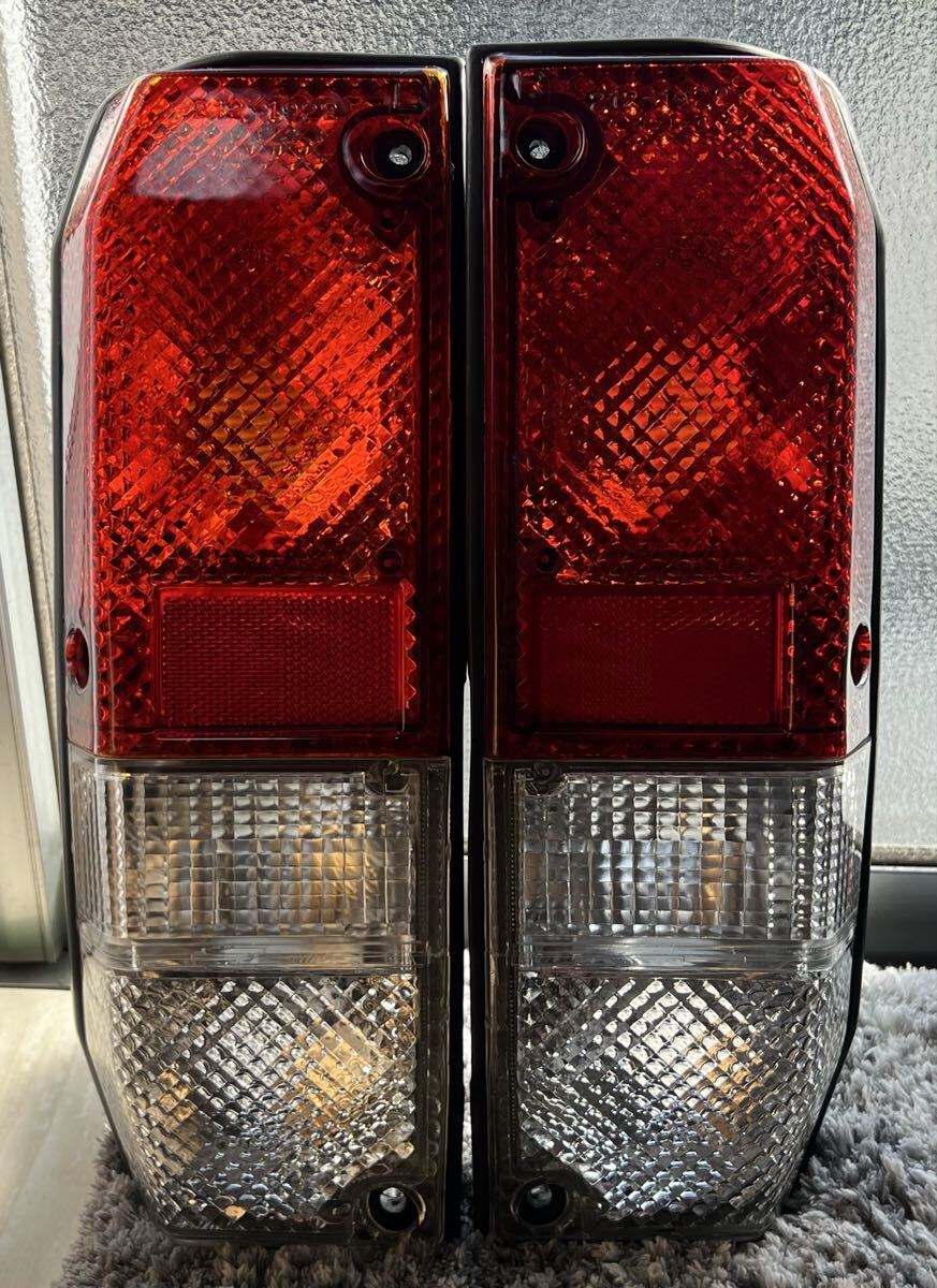 TOYOTA トヨタ ランドクルーザー ランクル 70 テールランプ 希少 71 73 74 75 78用 左右セット NO.884拍卖