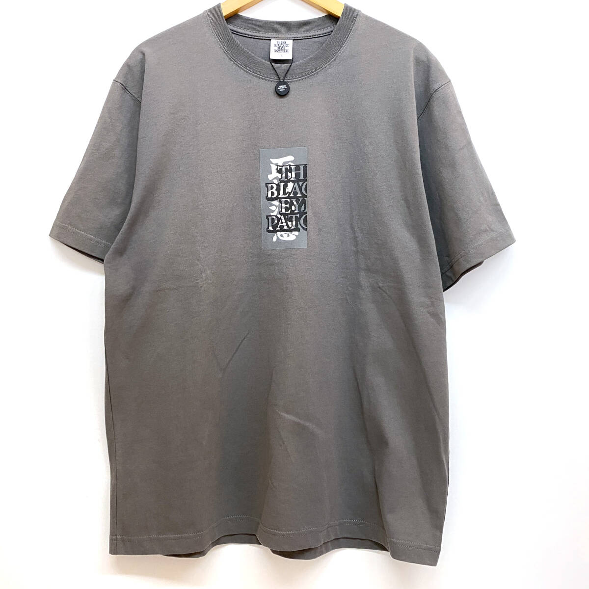 tu134 THE BLACK EYE PATCH ブラック アイ パッチ 取扱注意ロゴ入り Tシャツ 半袖 L メンズ ※中古拍卖