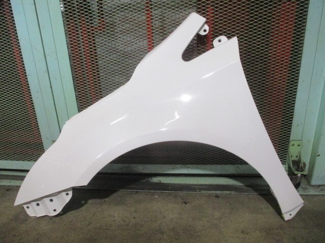 アベンシス ZRT272W フェンダーパネル 左側 (カラーNo:040)拍卖