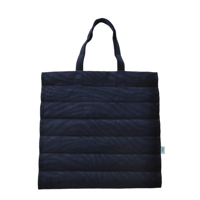 イッセイミヤケ (ISSEY MIYAKE) me フェルト エンボス加工 トートバッグ ネイビー×ゼブラ MI33AG611(中古)拍卖