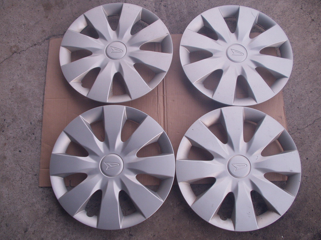 ムーヴ ホイールキャップ1台分 14インチ4枚セット 175MOVE 250 275 375 タント ミラ ダイハツ各車に 小傷有り 割れ無し ヤマト着払い拍卖