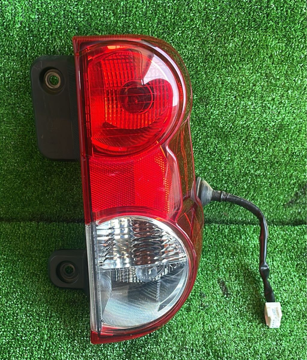 ニッサン NV200 バネット VM20-2015年 右 テールランプ -R-C-7-4559番拍卖