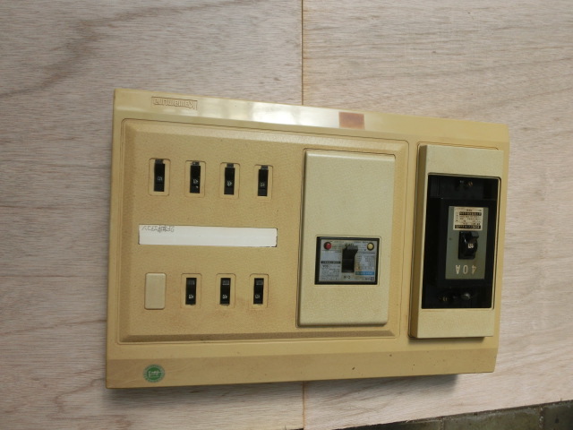 河村電器産業(株)住宅用分電盤PLA3500-2R 1Φ3W(100/200) 6回路 増設2回路 M主幹40A S主観50A 取り外し使用品 拍卖