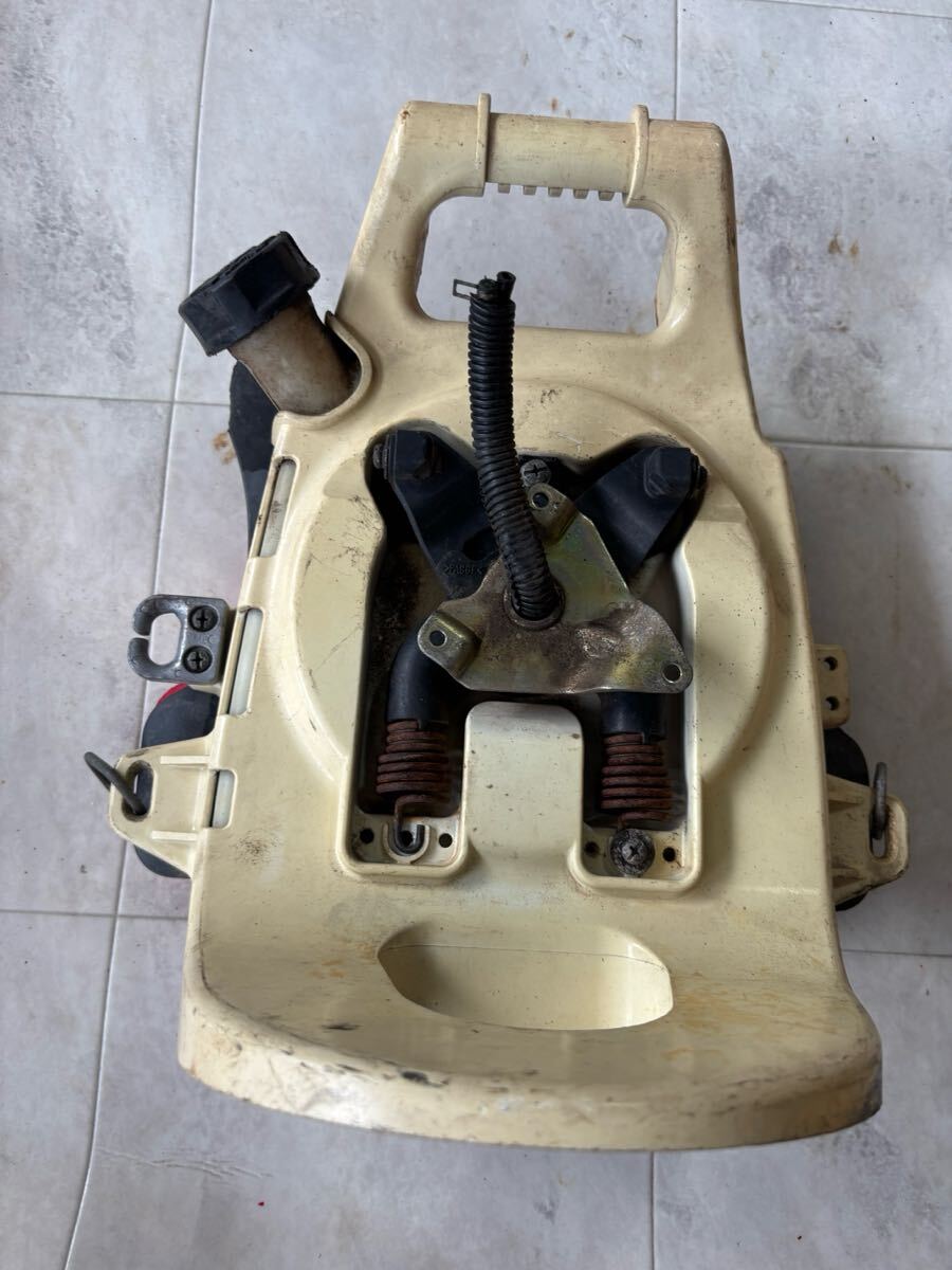 草刈機刈払機 部品パーツ 背負式 フレーム ゼノア /クボタK2650/KV2650EZ 燃料タンク拍卖