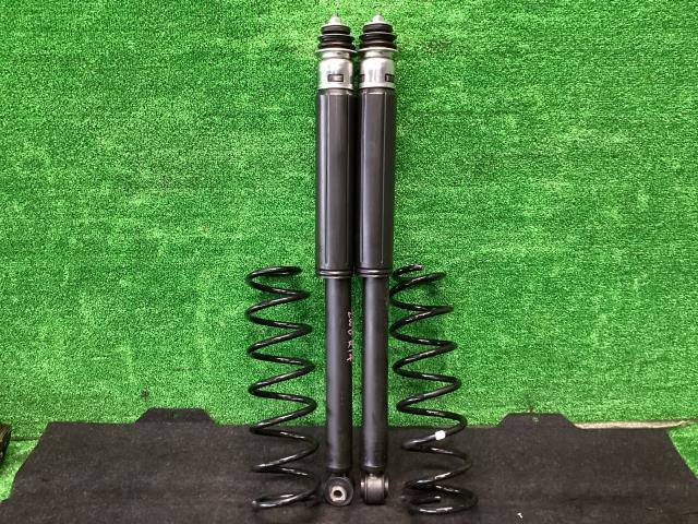 タント 6BA-LA650S Rストラット・アブソーバーセット L スマートアシスト非装着車 B82 48530-B9305拍卖