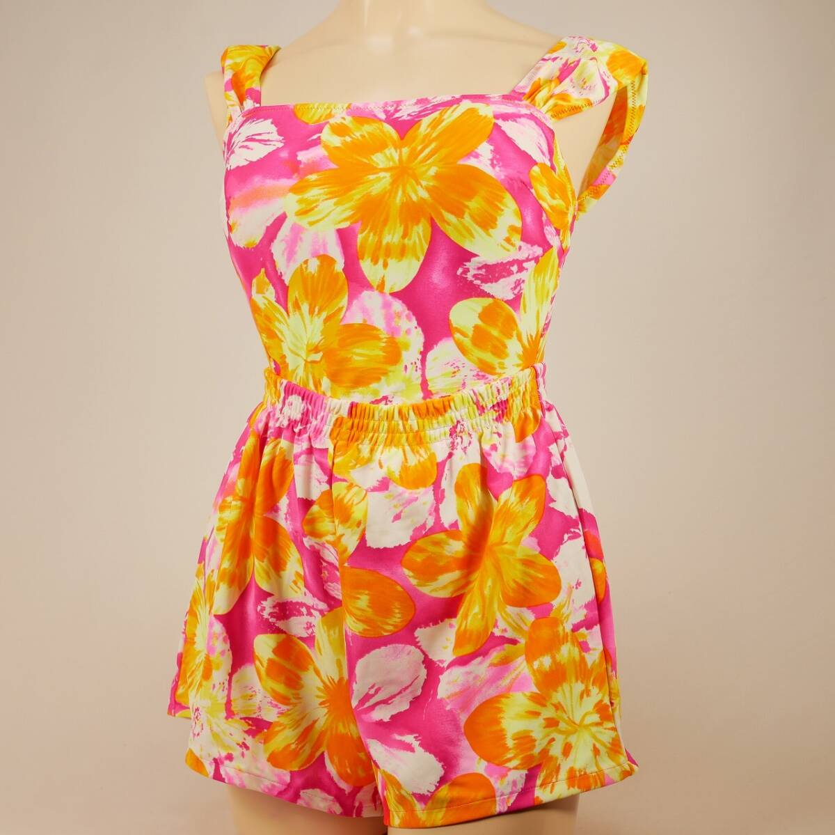 7820 美品 NANNO カラフル大判花柄 ワンピース水着 11L ピンク 匿名配送拍卖