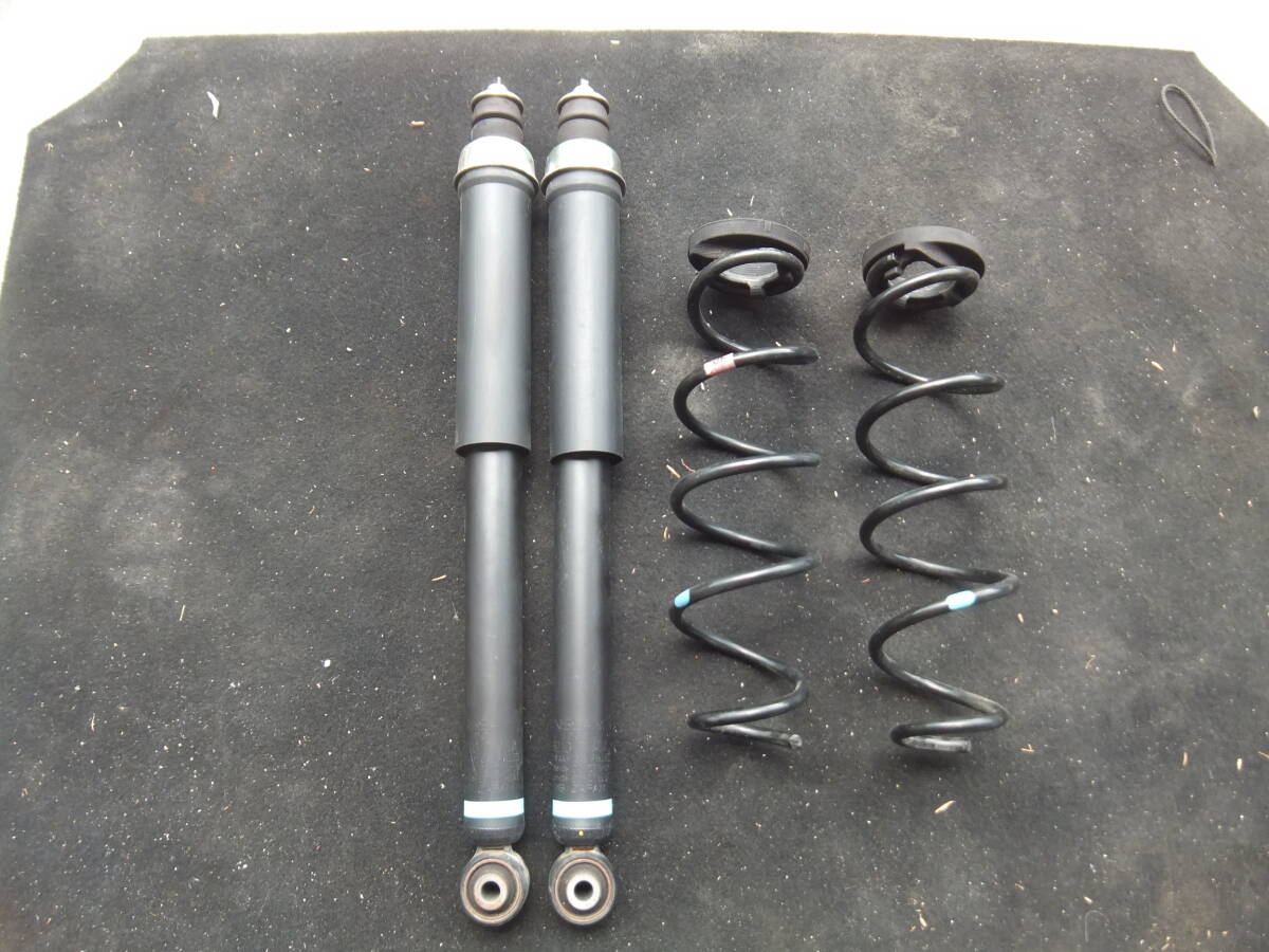 (デリカミニ B35A) 左 右 リア ショックアブソーバー 56210 7NA5A スプリング 拍卖