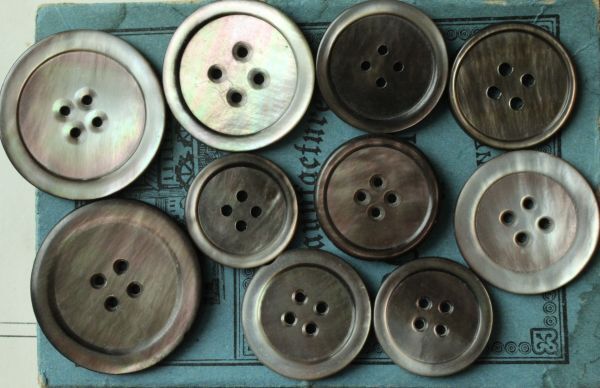 即決 シェルボタン 10個 φ20〜31mm アソート 4穴 貝ボタン グレー ブラック フランス輸入拍卖