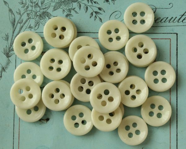 即決 ガラスボタン 30個 アソート φ11~12mm アイボリー 4穴 素材 ハンドメイドパーツ フランス ヴィンテージ拍卖