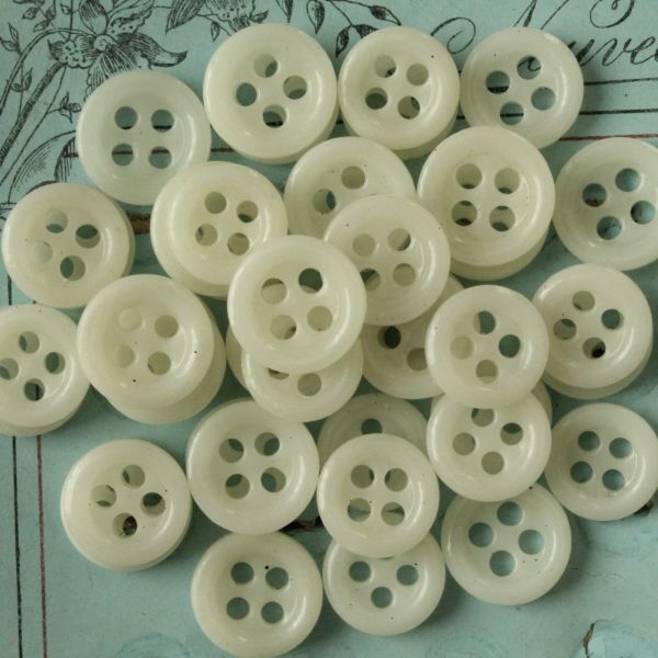 即決 ガラスボタン 43個 φ10 〜 11mm アソート 4穴 オフホワイト 白 ガラス フランス輸入 ヴィンテージ拍卖