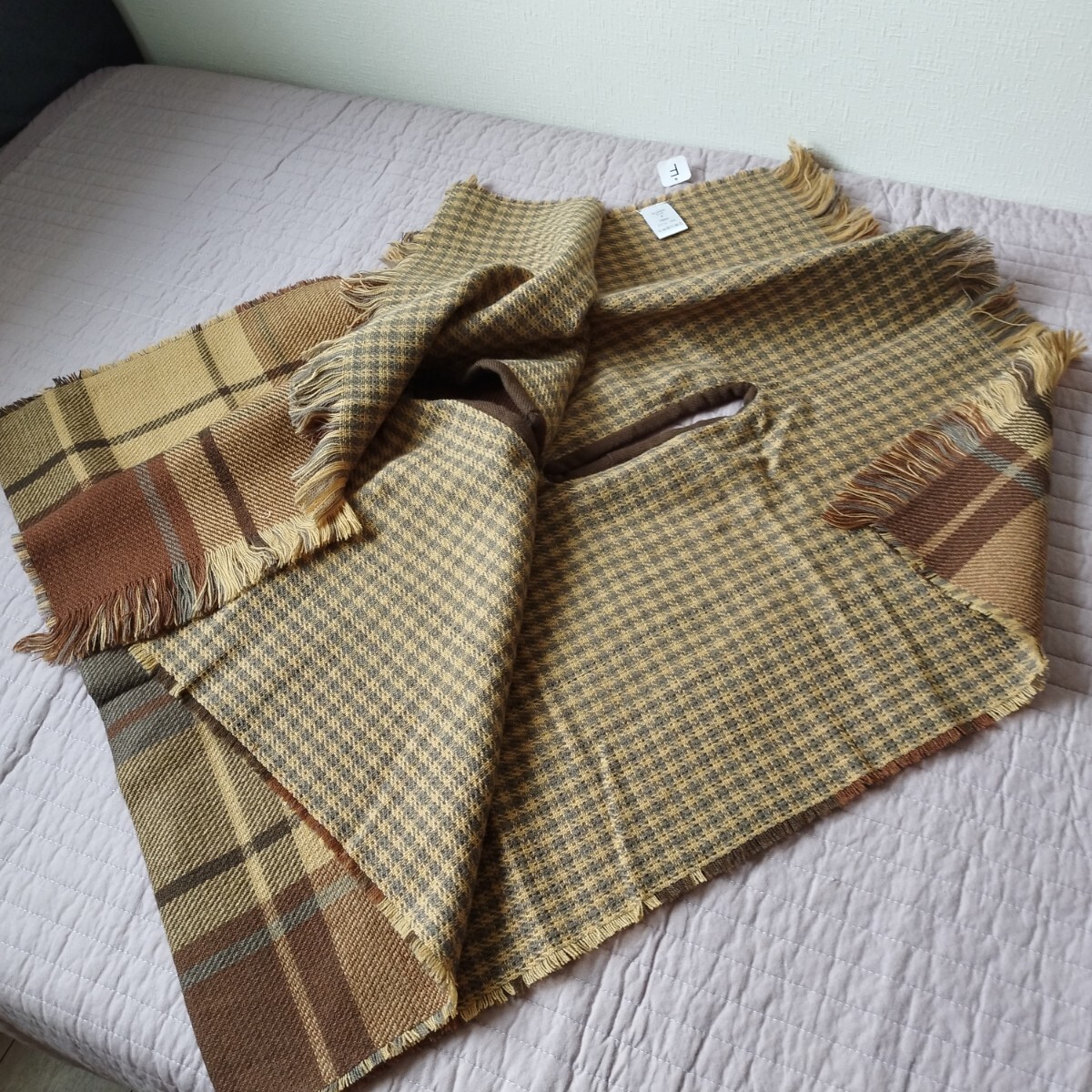 1点のみ 未使用 袖口のある 2way 大判 ストール 羽織り ひざ掛け リバーシブル 茶系 ベージュ 暖か 軽量 起毛素材 色違い有 匿名 送料無料拍卖