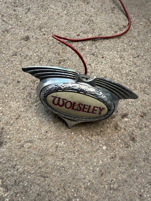 ADO16 ウズレー フロントグリルバッチ 点灯式拍卖