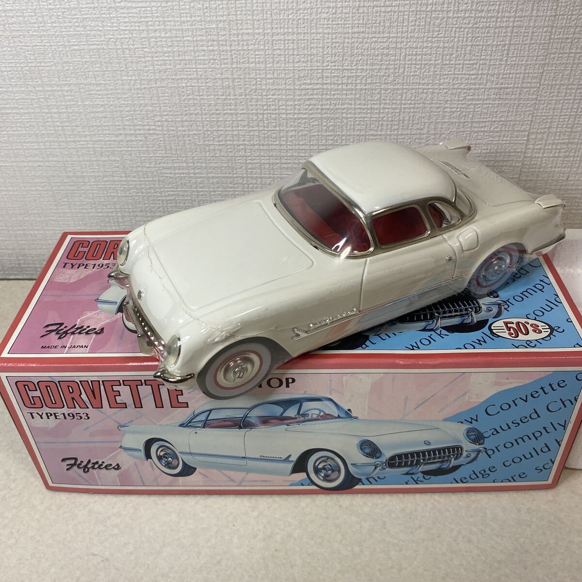 R0809 新品未使用品 当時モノ50sフィフィティーズ コルベットハードトップ タイプ1953 ビンテージ雑貨 ブリキ28㎝カーホワイトカラー拍卖