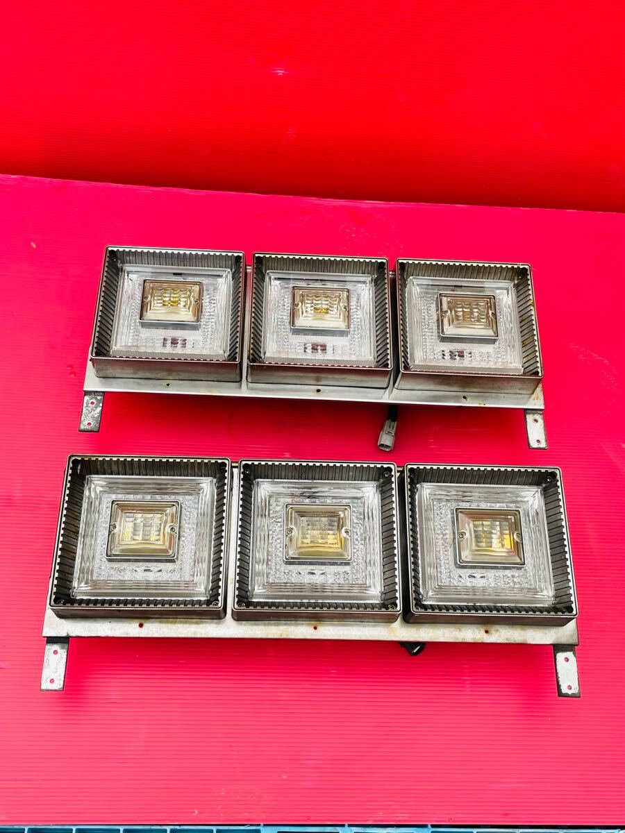 中古美品 大型 中型 トラック 3連テールライト 3連テールランプ テールライト 左右セット 動作OK Rei4137拍卖