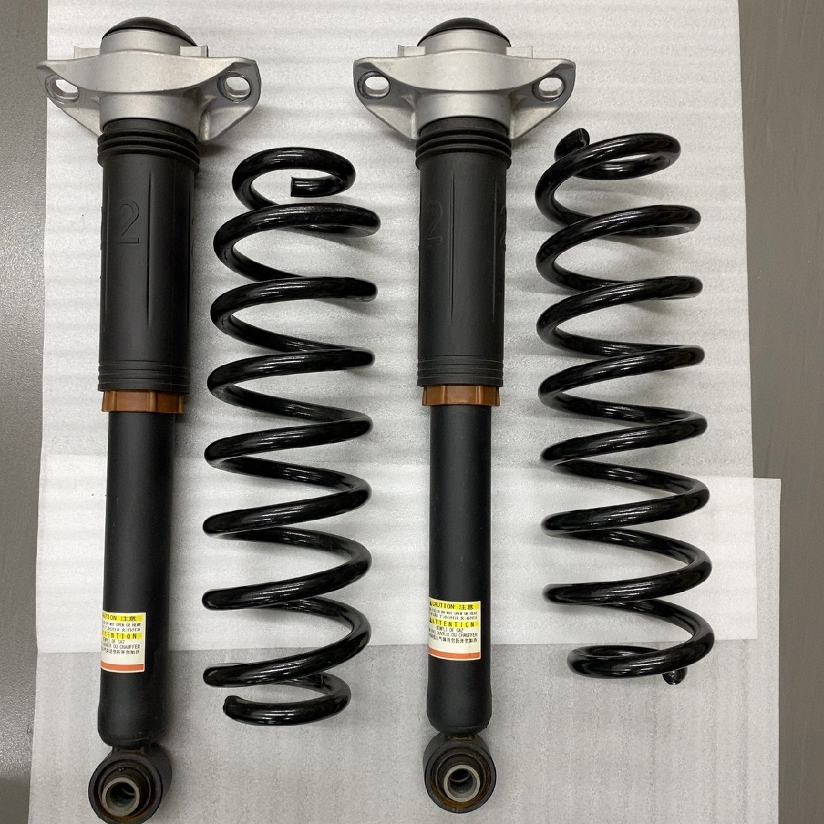 トヨタ ハリアー 純正リアショック 48530-48610 コイルスプリング拍卖