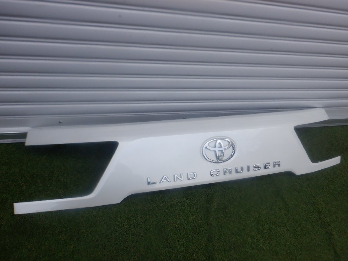 トヨタ純正 VJA300W FJA300W 300 ランドクルーザー ランクル リア ガーニッシュ パネル リアゲート バックドア カバー 76801-60570 白090拍卖