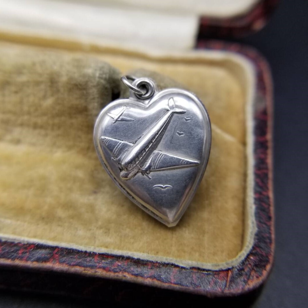 WWII期 ヴィンテージ スウィートハートジュエリー 飛行機 925 シルバー チャーム 銀 ペンダントヘッド イニシャル彫金 FL Y24-E拍卖