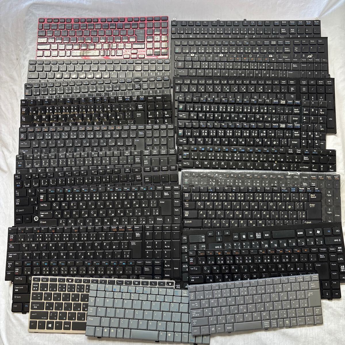 日本語キーボード キーボード ばらばら 24台分 まとめ売り ブラック NEC TOSHIBA Lenovo 等 パソコン パーツ取り ジャンク品 送料無料拍卖