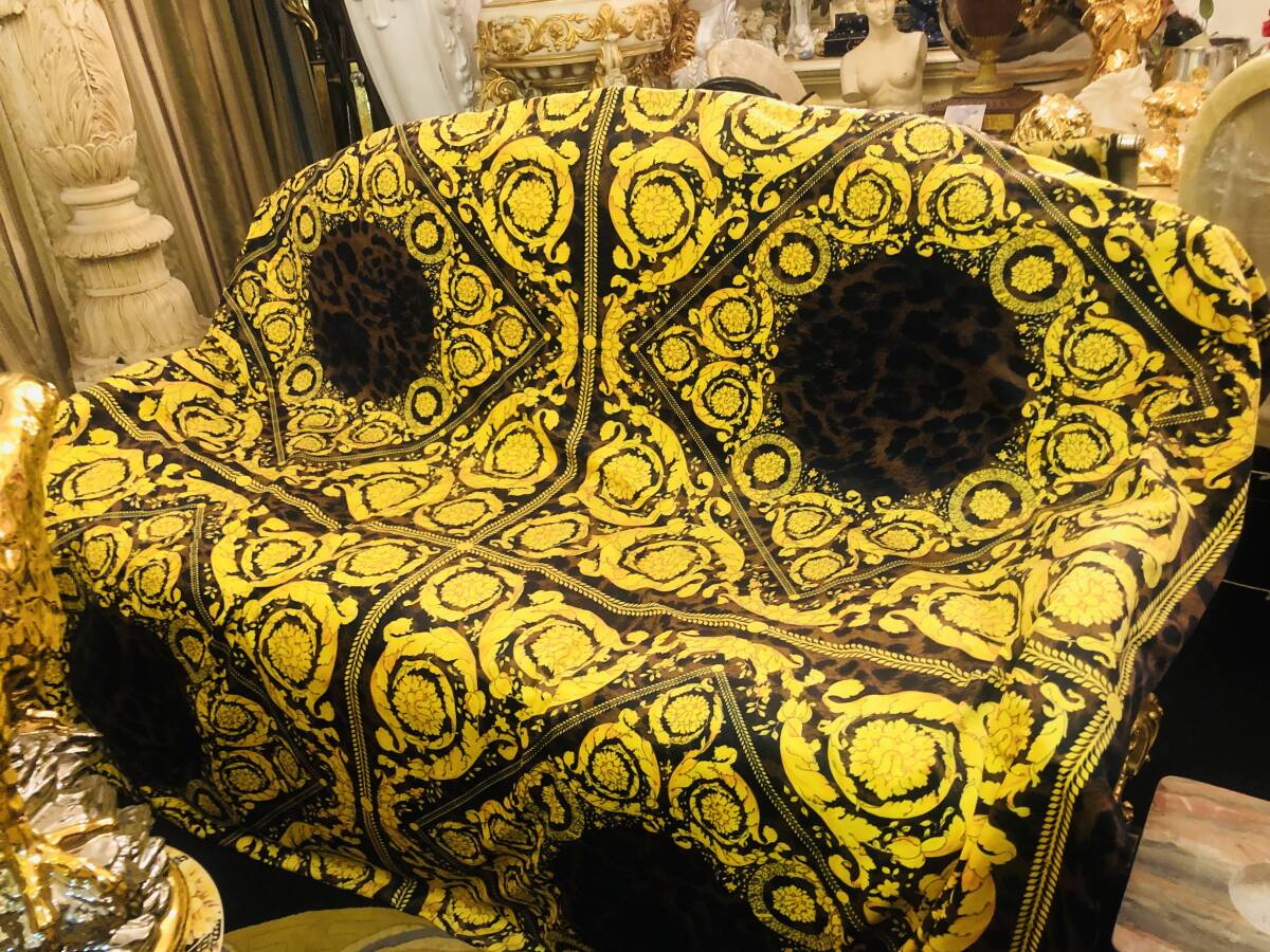 ★versace ラグカーペット☆ 殆ど未使用品 イタリア製 グレカ模様 ゴージャス拍卖