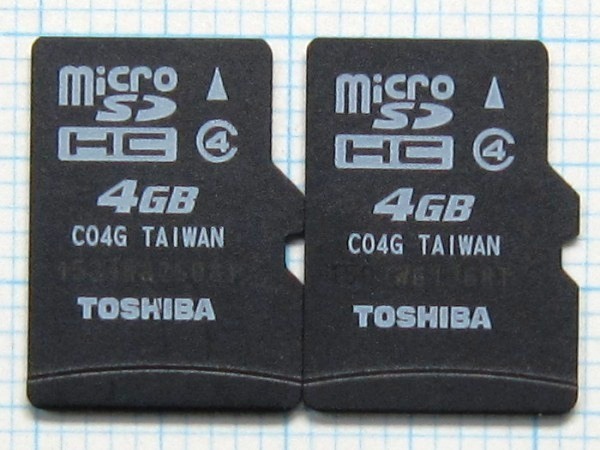 ★TOSHIBA micro SDHC メモリーカード 4GB 2枚 中古★送料85円・185円拍卖