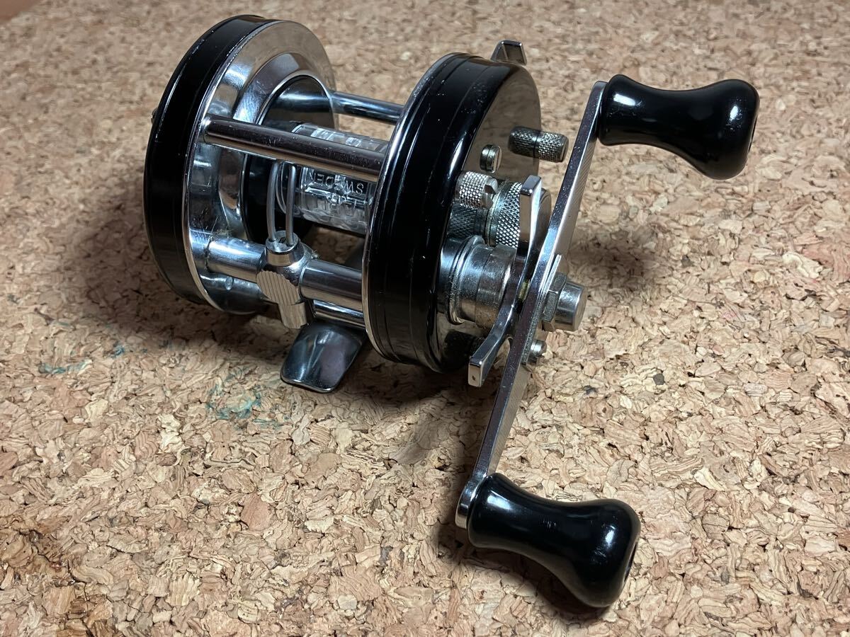 ★即決E!稀少 オールド アブ アンバサダー 5001C 左ハンドル 鍋型 美品!フットNO.810502 機関好調 ABU ambassadeur ★拍卖