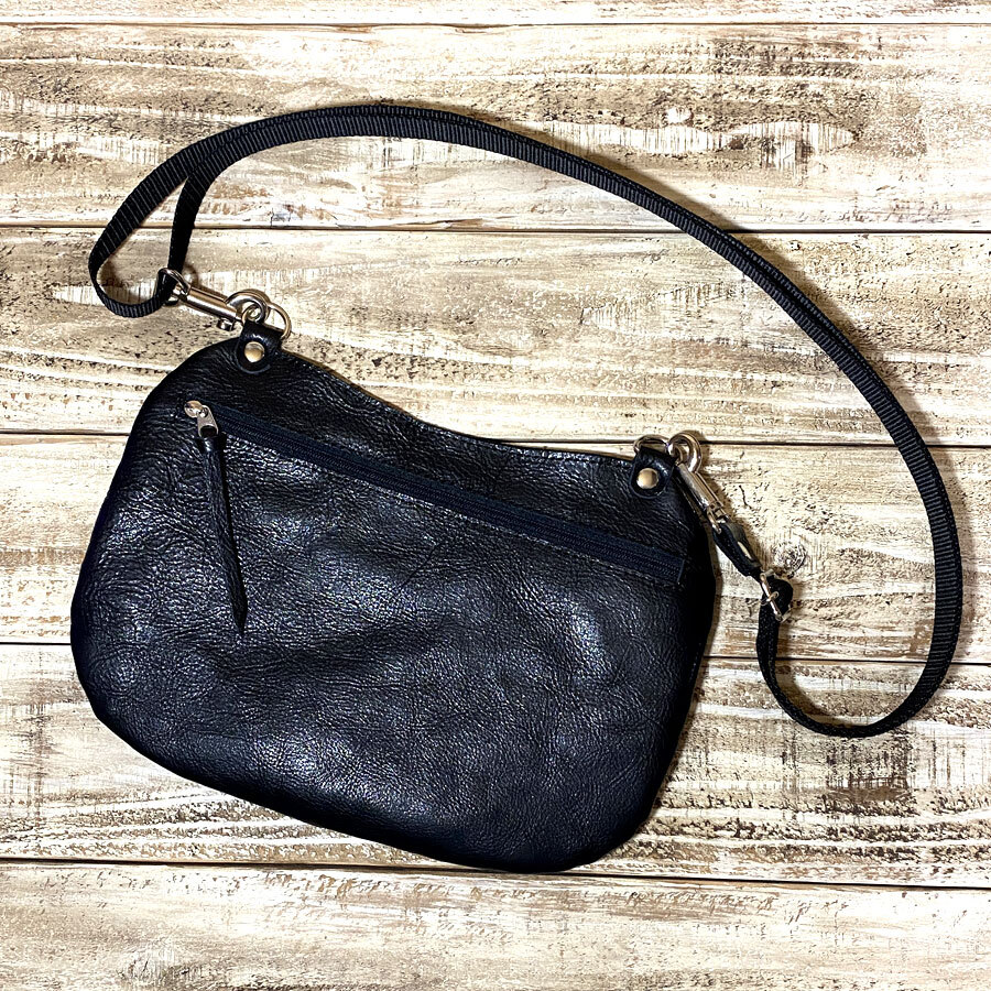 サコッシュ ヌメ革 スムースレザー 本革 牛革 ショルダーバッグ スマホ入れ スマホショルダー ポシェット お散歩バッグ ブラック拍卖