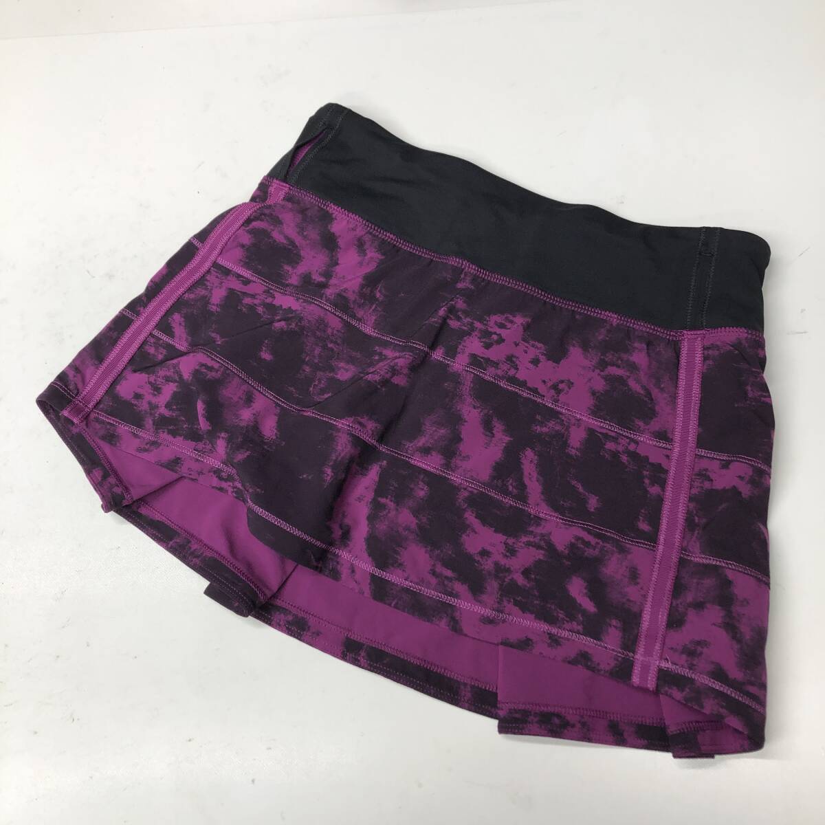 ルルレモン Lululemon インナーパンツ付きスカート 2サイズ 柄物 パープル系拍卖